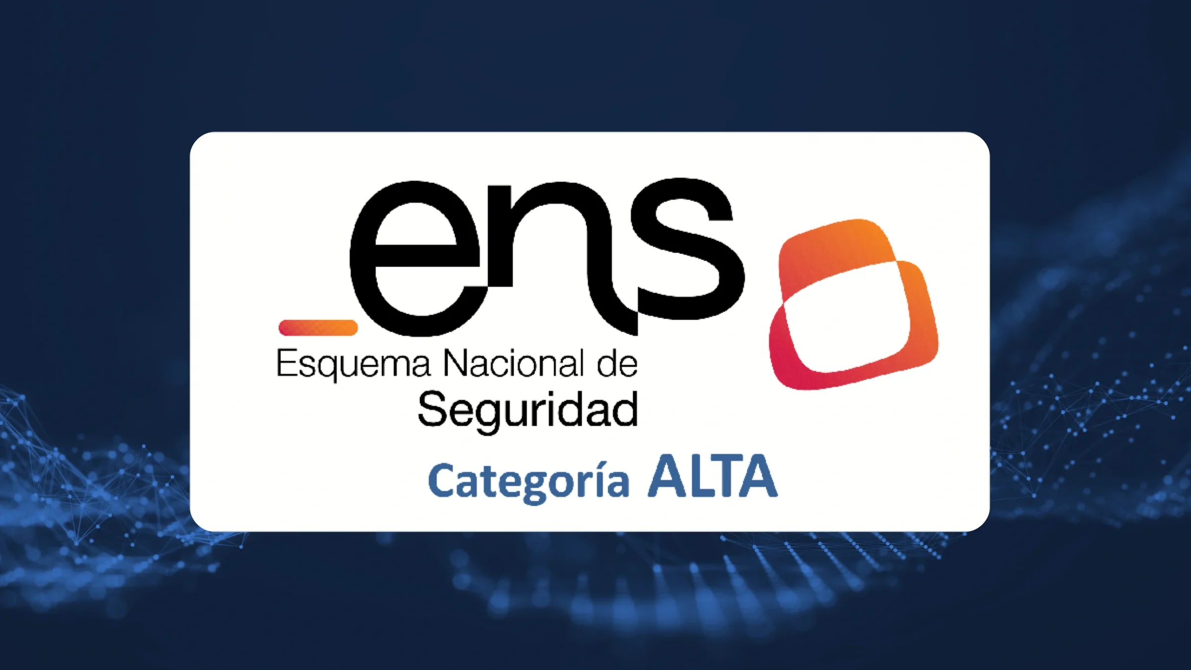 Escudo digital dorado interactivo sobre fondo de servidores de red, representando la certificación del Esquema Nacional de Seguridad ENS de categoría Alta